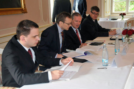 Delegace představitelů Maďarské republiky na jednání ve Štiříně