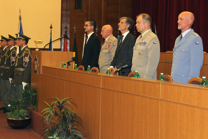 Část čestného předsednictva setkání