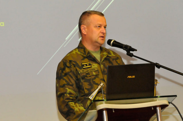 Jedním z hlavních referátů byl ten, který přednesl první zástupce náčelníka GŠ AČR generál Miroslav Žižka -  hovořil o perspektivách budování a rozvoje schopností AČR s využitím robotiky a autonomních systémů