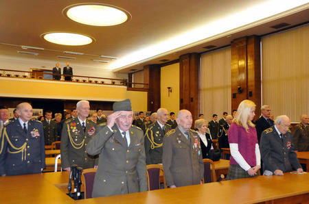 Účastníci setkání v hlavním sále MO ČR (1)