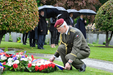 Náčelník Generálního štábu AČR generálporučík Petr Pavel položil smuteční věnce Ministerstva obrany ČR