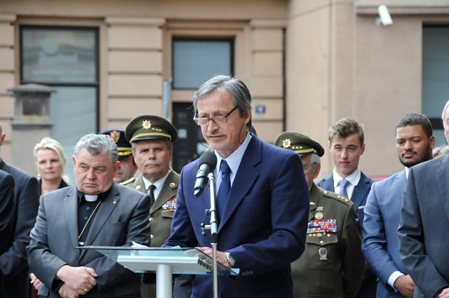 Ministr obrany Martin Stropnický připomněl osobnost velikého vlastence divizního generála Heliodora Píky, a v projevu uvedl fakta, proč musel tento hrdina zemřít