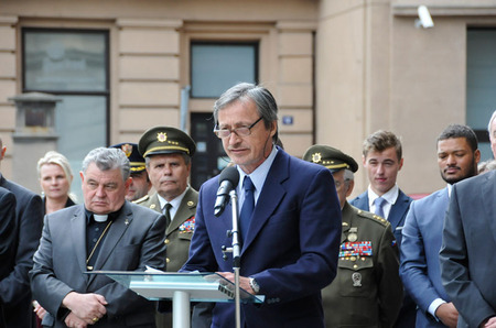 Ministr obrany Martin Stropnický připomněl osobnost velikého vlastence divizního generála Heliodora Píky, a v projevu uvedl fakta, proč musel tento hrdina zemřít