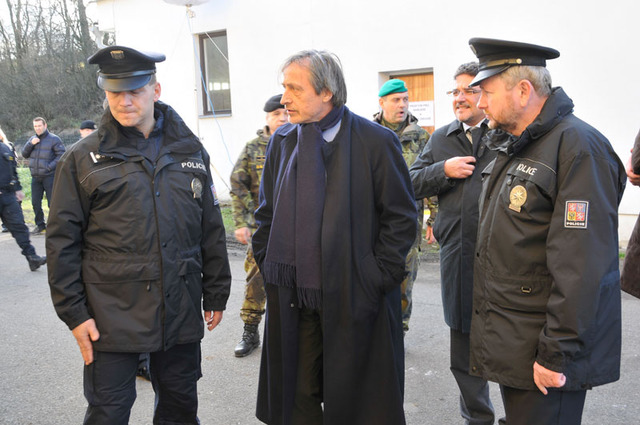 Zástupci Policejního prezidia ČR, kteří jsou pověření koordinací činnosti Integrovaného záchranného systému, informovali ministra Stropnického o aktuálním dění v prostoru výbuchů
