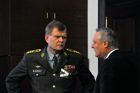 Generálmajor Josef Bečvář, kandidát na post náčelníka Generálního štábu AČR v rozhovoru s šéfem poradců ministra obrany Bohuslavem Dvořákem