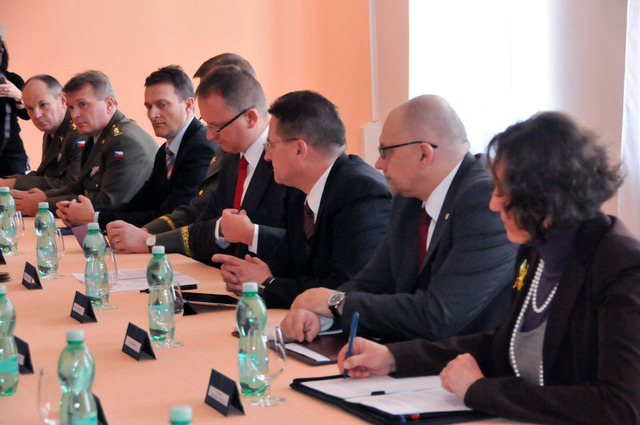 Česká delegace, která se účastnila setkání na Ministerstvu obrany ČR v Praze