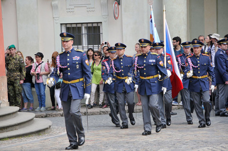 Slavnostnímu zahájení výstavy předcházelo defilé jednotek Hradní stráže