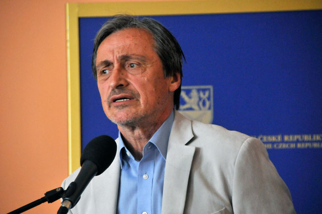 Nejen o výsledcích zadaného průzkumu veřejného mínění informoval ministr Martin Stropnický