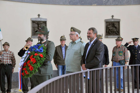 V osáriu v Castel Dante nad Roveretem položila delegace Ministerstva obrany a Československé obce legionářské smuteční věnce