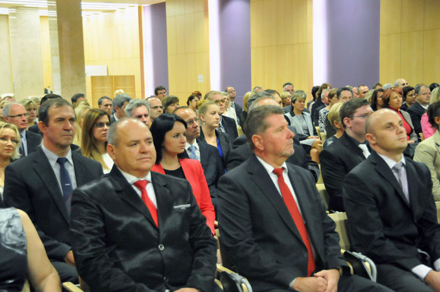 Účastníci slavnostního slibu v kongresovém sále Domu armády v Praze (2)