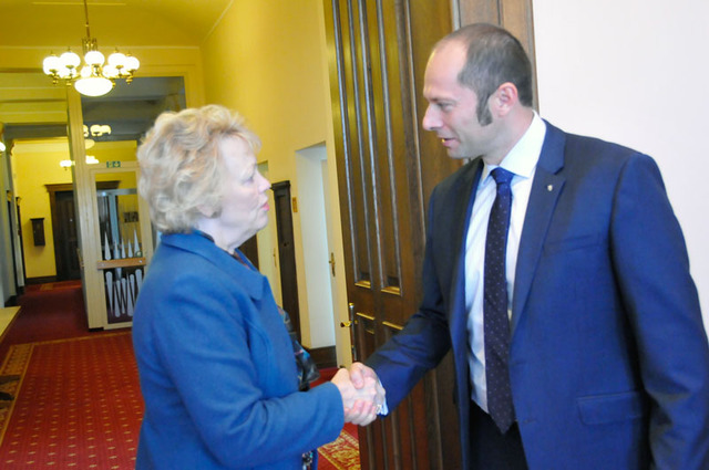 ...pozdravil se také s paní Gail Naughton, členkou představenstva AFoCR