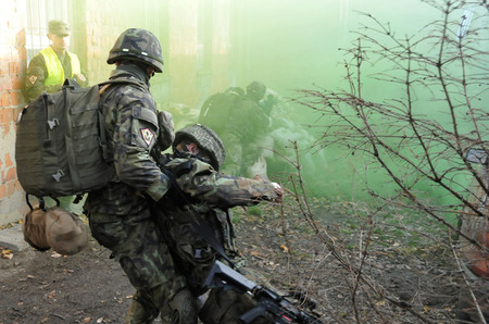 Z praktické ukázky výcviku zdravotníků  - absolventů Edukačního a výcvikového centra CLS v Hranicích na Moravě