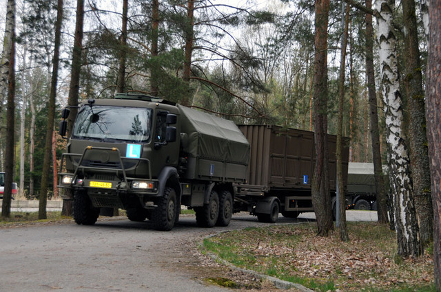 Řidiči musejí při jízdě s přívěsem zvládnout i úzké lesní komunikace