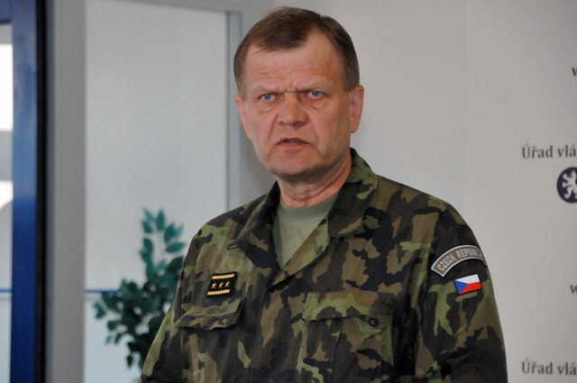 Generál Josef Bečvář podtrhl, že čeští vojáci budou v Afghánistánu působit podle mandátu schváleného vládou i v roce příštím a v roce 2018. 
