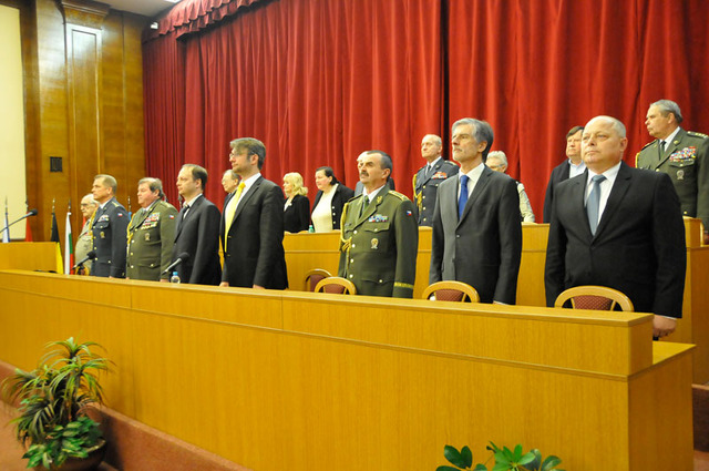 Čestní hosté slavnostního setkání v hlavním sále MO ČR