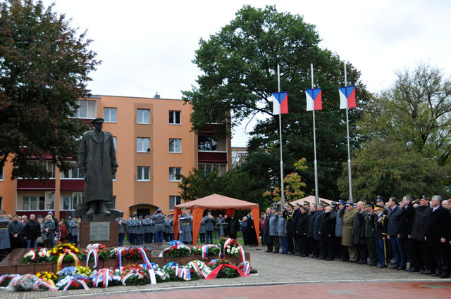 Vzpomínková setkání pokračovala ve Svidníku u sochy generála Ludvíka Svobody