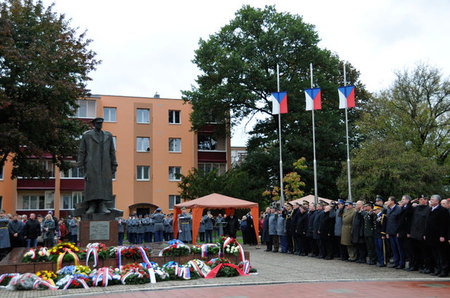 Vzpomínková setkání pokračovala ve Svidníku u sochy generála Ludvíka Svobody