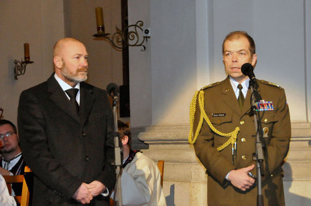 Všechny ve Vojenském kostele sv. Jana Nepomuckého v Praze na Hradčanech přivítali ředitel odboru pro válečné veterány MO plk. gšt. Eduard Stehlík a ředitel VOLAREZA Praha Václav Studený