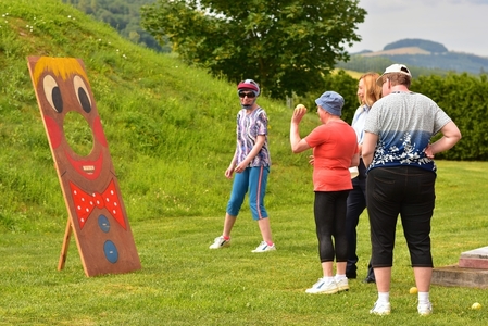 Soutěž v hodu na terč