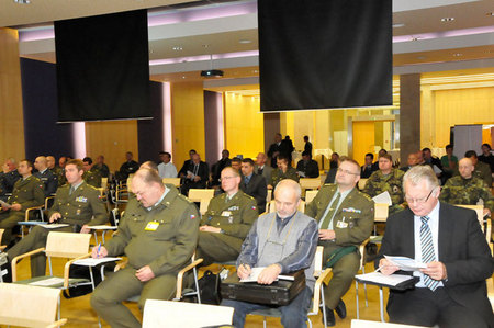 Účastníci semináře vyplnili i dotazník, jehož smyslem bylo zjistit operační požadavky na využití robotiky v AČR