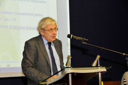 Účastníkům semináře popřál úspěšné jednání také Pavel Dvořák, vedoucí oddělení bezpečnosti práce Ministerstva práce a sociálních věcí ČR