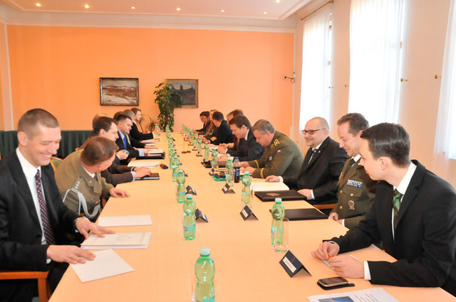 Z jednání delegací na MO ČR (1)