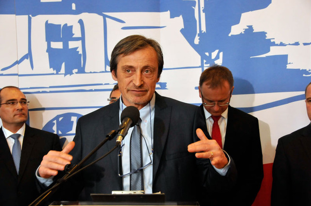 Ministr obrany Martin Stropnický uvedl, že ministerstvo obrany má být službou pro českou armádu