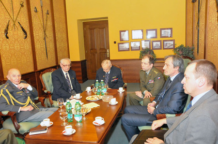 Ministr obrany Martin Stropnický přijal veterány