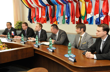 Českou stranu vedl náměstek ministra obrany Jakub Kulhánek (třetí zleva)