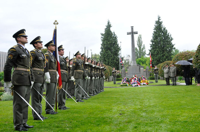 Čestná jednotka AČR přispěla ke slavnostnímu rázu pietní vzpomínky na padlé ze 2. světové války