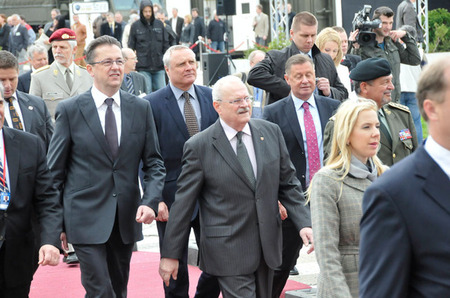 Čestní hosté veletrhu obranné techniky IDEB v Bratislavě