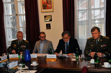 Výbor pro obranu projednal akvizice i kandidáta na nového šéfa armády