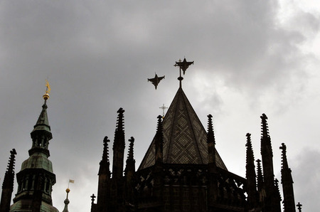 Atmosféru slavnostního zahájení výstavy umocnil průlet dvou strojů JAS-39 Gripen, které měly tentokráte povolen vstup do bezletové zóny nad Pražským hradem