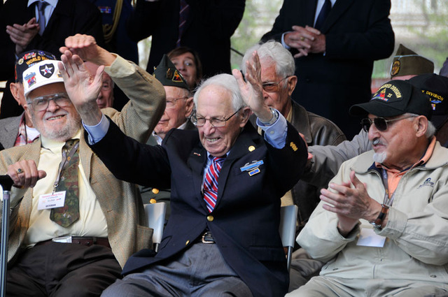 Nejstarším veteránem, který se podílel na osvobození západočeské metropole, je Robert Gilbert. Letos v červnu oslaví 100 let