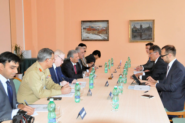 Z jednání delegací na Ministerstvu obrany