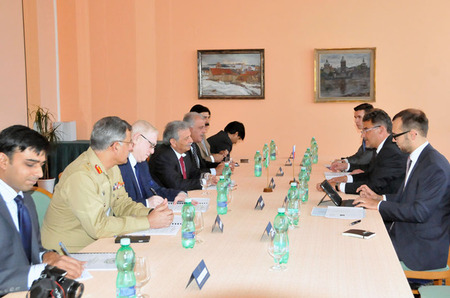 Z jednání delegací na Ministerstvu obrany