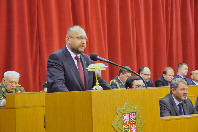 Místopředseda Poslanecké sněmovny Parlamentu ČR Jan Bartošek v projevu ocenil statečnost mužů a žen, kteří bojovali za naši svobodu a samostatnost