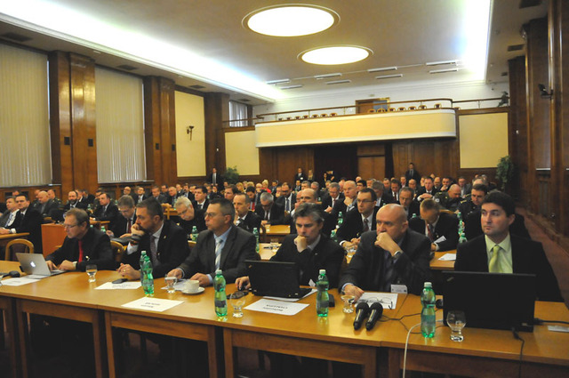 Pohled do hlavního sálu Ministerstva obrany ČR, kde se konala II. národní vyzbrojovací konference (2)