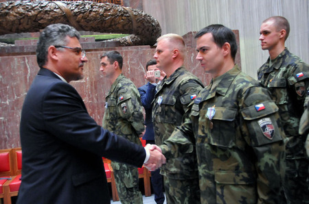 Vojáci 4. strážní roty převzali ocenění za jednu z jejich nejtěžších misí