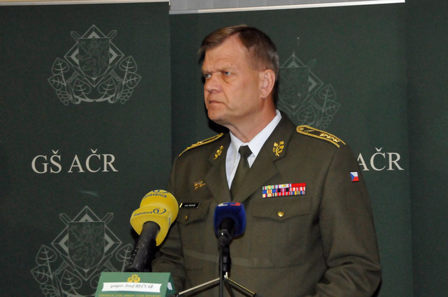Náčelník Generálního štábu AČR generálporučík Josef Bečvář hovořil o nadstandardní spolupráci mezi armádami obou států
