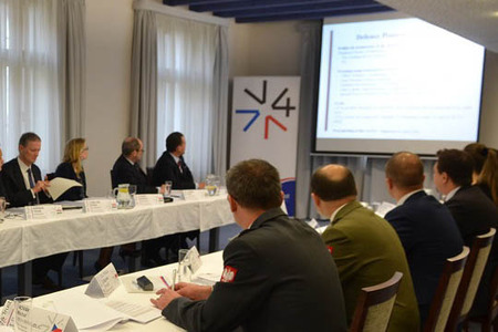 V Praze zasedala Seniorní skupina zemí V4