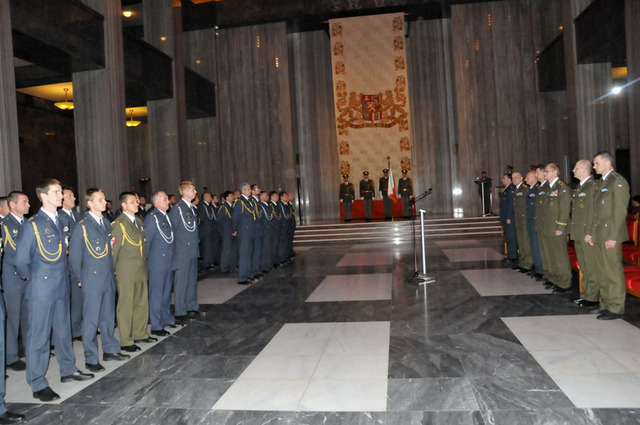 Slavnostní nástup po návratu z misí v Národním památníku na pražském Vítkově