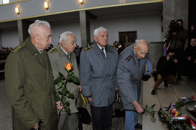 S generálem Beerem se přišli rozloučit také jeho spolubojovníci a veteráni 2. světové války