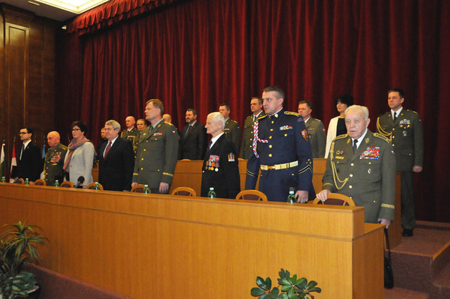 Čestné předsednictvo slavnostního shromáždění v hlavním sále MO