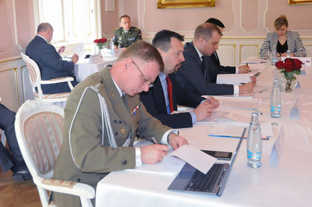 Polská delegace na jednání zástupců V4 na zámku ve Štiříně