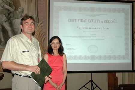 Brněnská vojenská nemocnice získala certifikát kvality a bezpečí