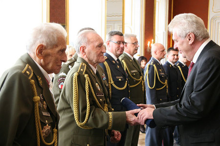  Generálmajor Jaroslav Klemeš převzal 28. října 2013  jmenovací dekret od prezidenta republiky Miloše Zemana 