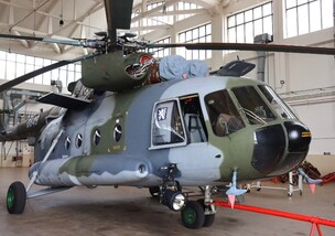 LOM PRAHA předal kbelské základně dva vrtulníky Mi-17