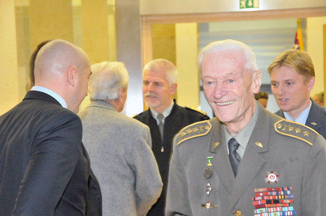 V konferenčním sále Domu armády Praha bylo možné vidět i válečného veterána - tankistu- plukovníka Václava Přibyla