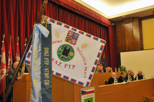 Prapor svazu, který nesmí chybět při žádné z důležitých událostí v životě pétépaků